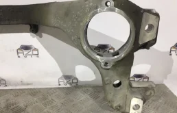 Подрамник двигателя для Volkswagen Touareg 2004 года на фотографиях