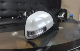 Зеркало боковое правое для Toyota RAV4 2012 года на фотографиях