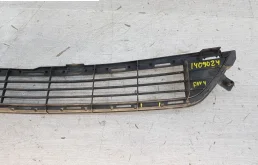 Решетка переднего бампера для Toyota RAV4 2014 года на фотографиях