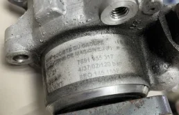 Насос ГУР для Audi A4 2001 года на фотографиях