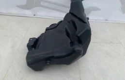 Бачок стеклоомывателя передний для Mercedes-Benz C class 2014 года на фотографиях