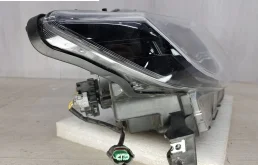 Фонарь правый для Nissan X-Trail 2021 года на фотографиях