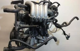 Двигатель без навесного для Audi A4 1996 года на фотографиях