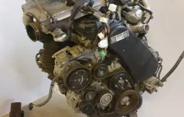 Двигатель без навесного для Toyota Hilux Pick Up 2006 года на фотографиях