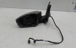 Стекла и зеркала для Volkswagen Polo 2019 года на фотографиях