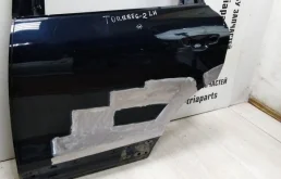 Дверь задняя левая для Volkswagen Touareg 2017 года на фотографиях