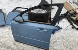 Дверь передняя левая для Volvo S40 2011 года на фотографиях