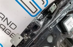 Дверь багажника для Mercedes-Benz C class 2005 года на фотографиях