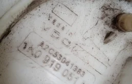 Топливный насос для Skoda Octavia 2006 года на фотографиях