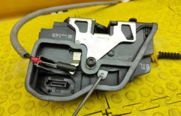 Замок передней левой двери для BMW 5er 2008 года на фотографиях