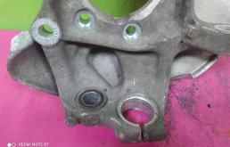 Кулак поворотный левый для Audi A6 2013 года на фотографиях