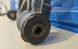 Рычаг передний левый нижний для Volkswagen Touareg 2008 года на фотографиях