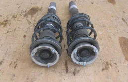 Амортизатор передний правый для BMW 5er 2010 года на фотографиях