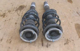 Амортизатор передний правый для BMW 5er 2010 года на фотографиях