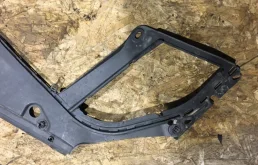 Замок капота для BMW 5er 2015 года на фотографиях