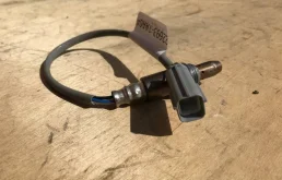 Лямбда-зонд (верхний) для Nissan X-Trail на фотографиях