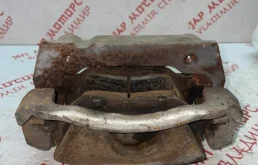 Суппорт передний левый для Lexus IS 2011 года на фотографиях