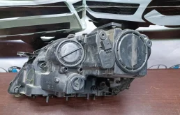 Фара правая для Mercedes-Benz M class 2005 года на фотографиях