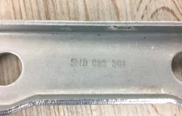 Крепление петли капота для Volkswagen Tiguan на фотографиях