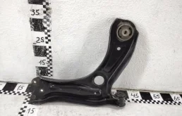 Качающийся рычаг левый для Volkswagen Polo 2009 года на фотографиях