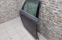 Двери для Audi A4 2014 года на фотографиях