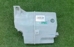 Бачок омывателя для Toyota RAV4 2017 года на фотографиях