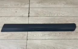 Молдинг двери передний правый для Volkswagen Touareg 2006 года на фотографиях