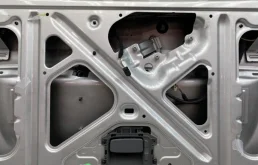 Стекла и зеркала для Mercedes-Benz Vito 2011 года на фотографиях