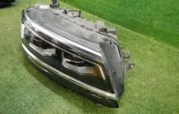 Фара правая для Volkswagen Tiguan 2016 года на фотографиях