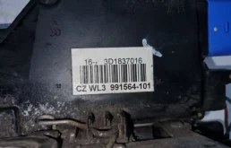 Уплотнитель передней правой двери для Volkswagen Touareg 2008 года на фотографиях