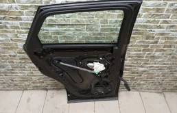 Дверь задняя левая для Audi Q3 2011 года на фотографиях