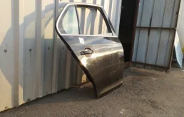 Дверь задняя правая для Volkswagen Jetta 2007 года на фотографиях