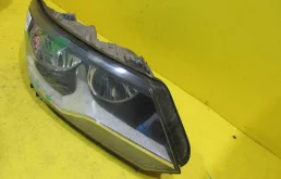 Фара правая для Volkswagen Tiguan 2012 года на фотографиях