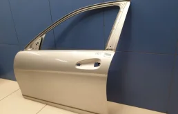 Двери для Mercedes-Benz C class 2008 года на фотографиях