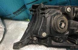 Фары для Toyota Land Cruiser 2011 года на фотографиях