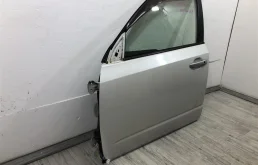 Дверь передняя левая для Subaru Forester 2008 года на фотографиях