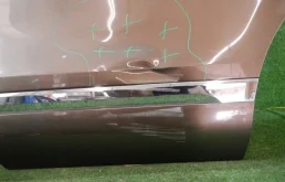 Накладка на дверь задняя левая для Volkswagen Touareg 2014 года на фотографиях