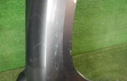 Крыло правое для Toyota Land Cruiser 2008 года на фотографиях