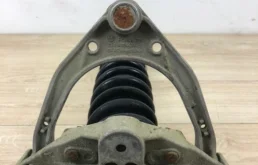 Рычаг передний левый верхний для Volkswagen Touareg 2008 года на фотографиях