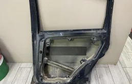 Дверь задняя правая для Volkswagen Passat 2000 года на фотографиях