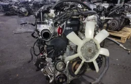 Двигатель для Nissan Pathfinder 2005 года на фотографиях