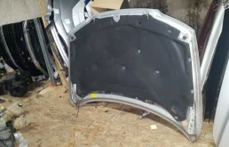 Капот для Volvo S80 2000 года на фотографиях