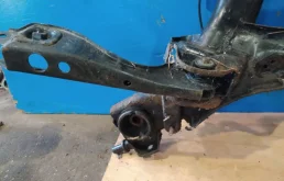 Задний подрамник для Nissan Murano 2011 года на фотографиях