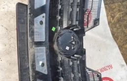 Решетка радиатора для Volkswagen Jetta 2009 года на фотографиях