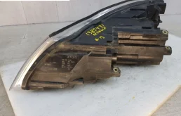 Фара ксенон левая для Skoda Octavia 2004 года на фотографиях