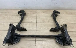 Подрамник двигателя для Audi A6 2018 года на фотографиях