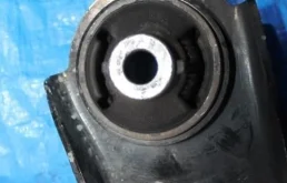 Рычаг передний правый нижний для Nissan X-Trail на фотографиях