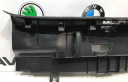 Замок капота для Skoda Octavia 2012 года на фотографиях