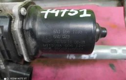 Мотор стеклоочистителя для Volkswagen Tiguan 2012 года на фотографиях