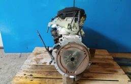 Двигатель без навесного для BMW 5er 2004 года на фотографиях